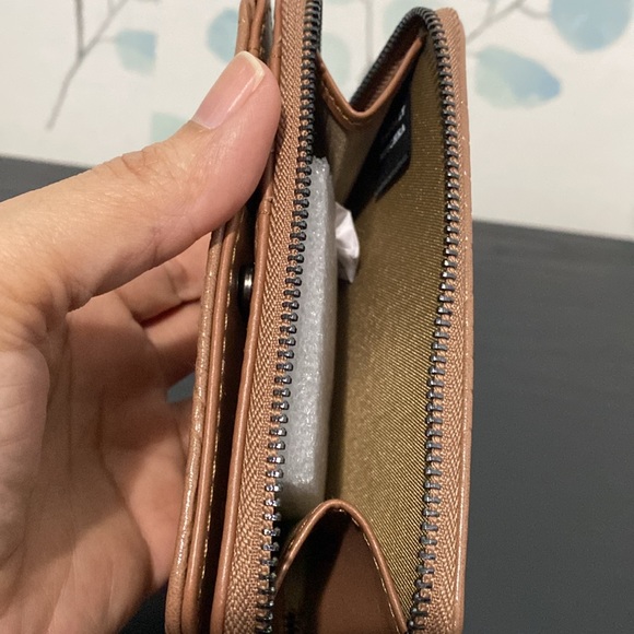 Badgley Mischka Croco Vegan Leather Wallet NWT - Picture 6 of 6